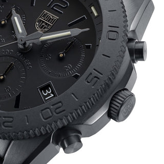 Pacific Diver Chronograph, 44 mm, Diver Watch - 3141.BO.1.SET, Detail view with focus on the diving bezel and screw in crown